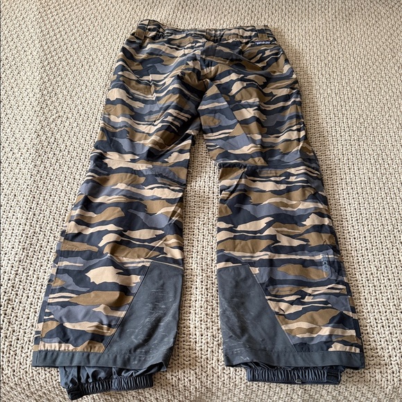 Patagonia Men's Camouflage Snowboard Pants - Picture 2 of 3